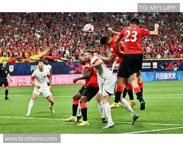 成都足球队在足球团队协作排行榜中荣获第三名展现出强大团队精神与协作能力 成都足球队在足球团队协作排行榜中荣获第三名展现出强大团队精神与协作能力