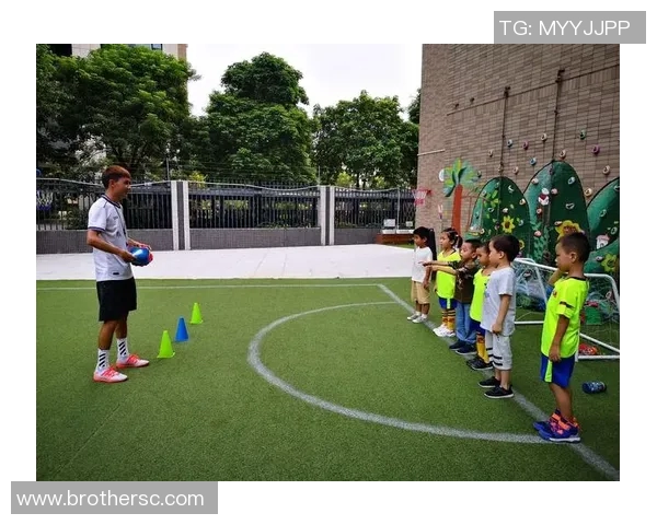 足球明星们夏日消暑大作战吃雪糕的欢乐瞬间尽在视频中 足球明星们夏日消暑大作战吃雪糕的欢乐瞬间尽在视频中