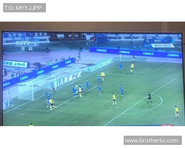 南京足球队中路突破战术解析与比赛表现评估